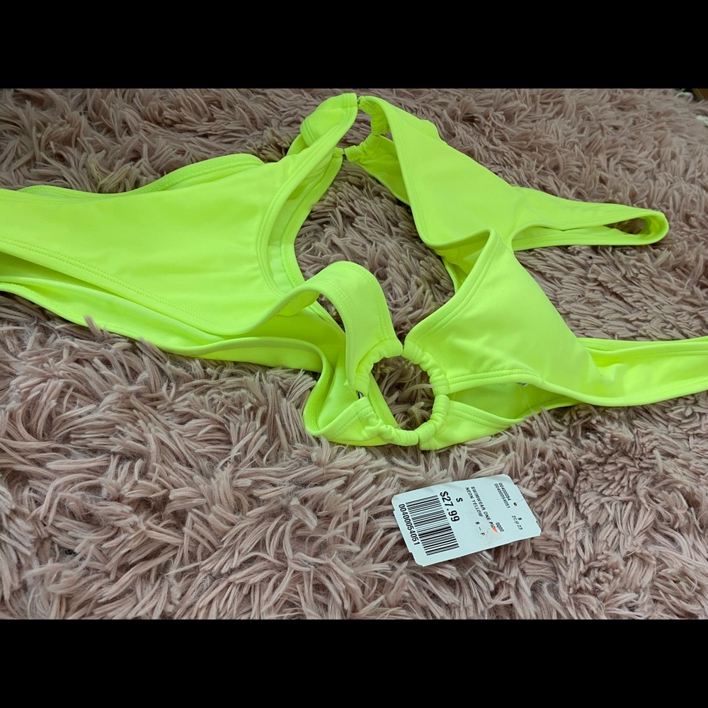 Bikini - Picture 3 of 4